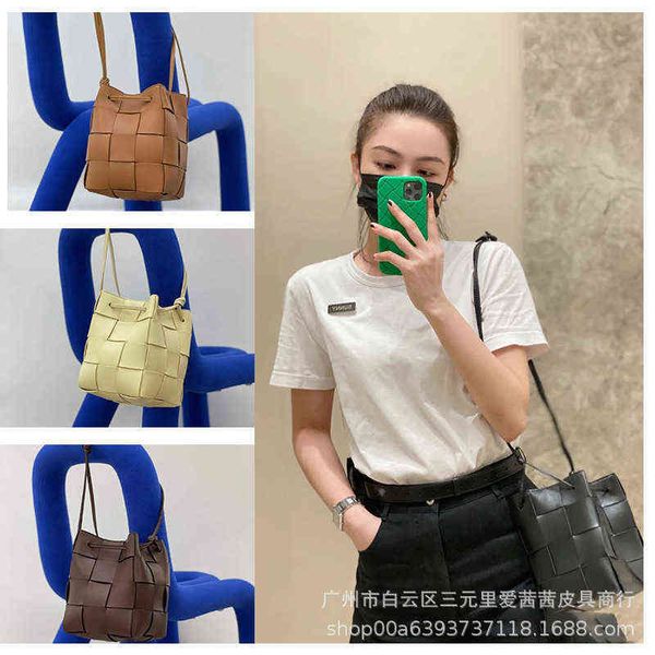 

mini woven vegetable basket small bucket bag single shoulder bag menger lattice fashion versatile leather handbag