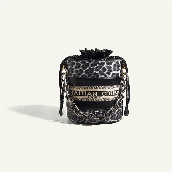 

early spring new print women's single drawstring diagonal straddle large capacity wholesale design purses online