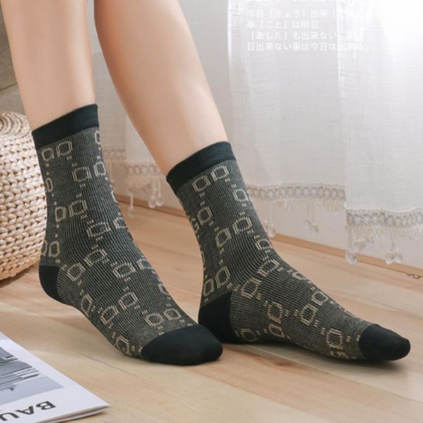 

5 pairs/lot korean pure cotton printing women socks trendy fashion mid-tube alphabet socks cute breathable sports running socks, Black