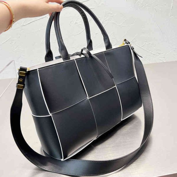 

classic designer handbag tote bag women weave shoulder handbags leather shoulder bags high capacity lady crossbody bags 220719