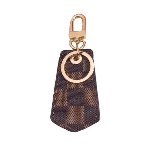 

luxury designer classic creative leather car key chain accessories fashion leather packaging gift box with buckle couple pendant, Silver