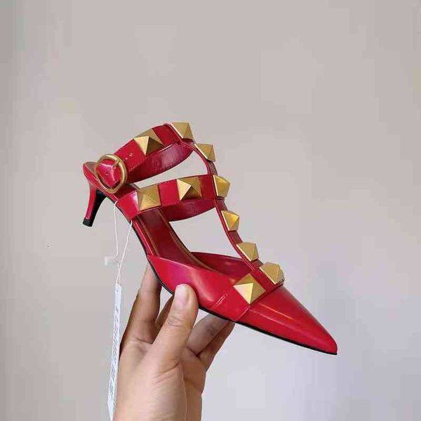 

sandals luxury designer thin heel woman sandals party fashion rivet girl pointed wedding shoes with banquet womens shoe m46j, Black