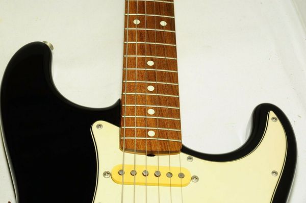 

excellent st-std black electric guitar refno 4076