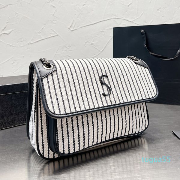 

Designer Canvas Messenger Bag Shoulder Messenger Bag Silver Chain Envelope Bag Black and White Stripes, L 28cm