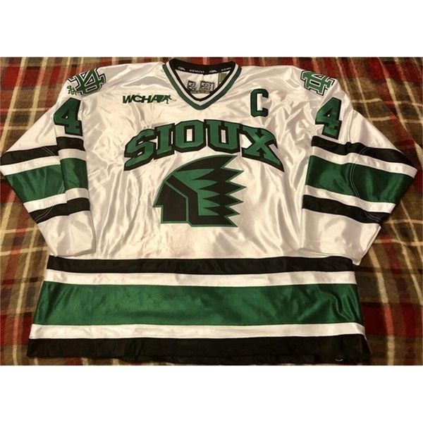 Maglia personalizzata Nikivip 5XL 6XL Vintage University of North Dakota Fighting Sioux Dane Litke Hockey Jersey Ricamo cucito Personalizza qualsiasi numero an