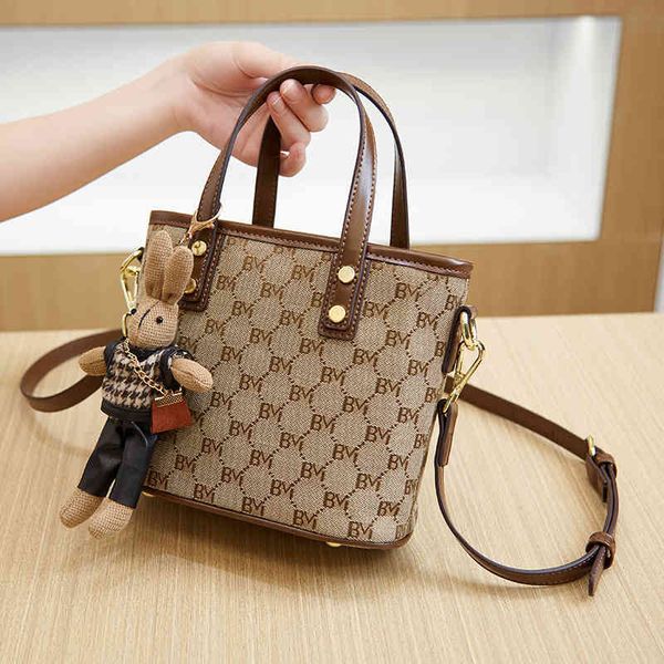 

2022 new women's bag high-grade texture bucket fashion tote versatile basket single shoulder messenger female cosmetic bags for women l