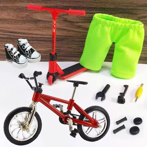 Scooter da dito Set tastiera a due ruote mini Parti da skate Ponte da skateboard Punta delle dita Pattini da ghiaccio Bici da scrivania Novità Giocattoli Bambini 220608