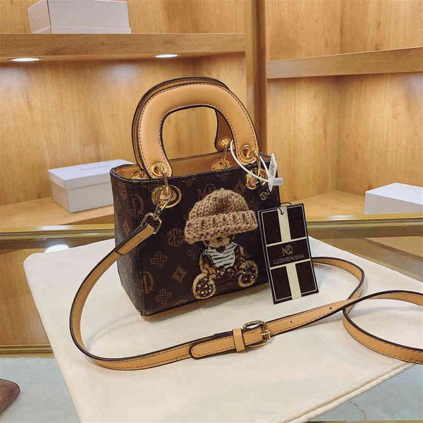 

factory direct sale 2022 new spring popular bag fashion texture cartoon bear cute hand messenger princess diana female designer