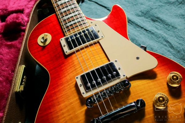 

s paul standard 2000 electric guitar same of the pictures
