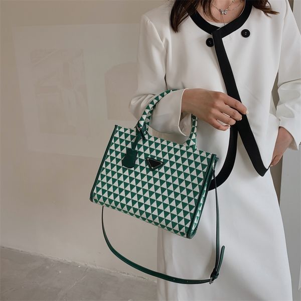 

fashionable diamond lattice women's portable commuting large capacity carry on tote single messenger 81% off online shop