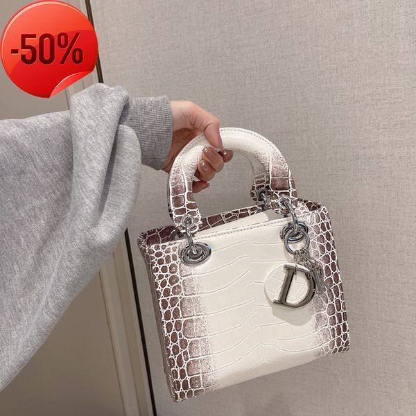 

the factory directly winter 2022 new women's single shoulder bag msenger portable bag high-grade foreign style princs dai