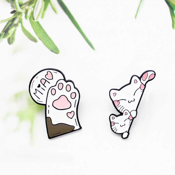

raise your hand, lovely love cat claw, wave kitten hide and seek fashion creative cartoon animal brooch jewelry, Gray