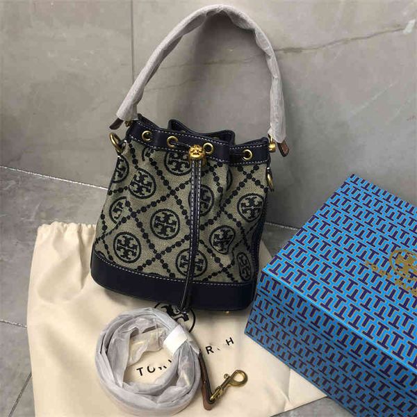 

2022 new tb large old canvas single shoulder messenger hand drawstring bucket bag women's bag fashion luxury designer
