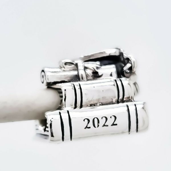 2022 Charme de formatura 925 encantos de prata pandora para pulseiras diy jóias fazendo kits solto talão prata atacado 790790c00