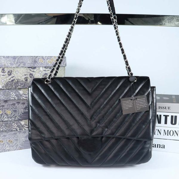 

2022 european and american fashion leather diamond bag, versatile women's cross-body bag, large capacity, one shoulder chain for women