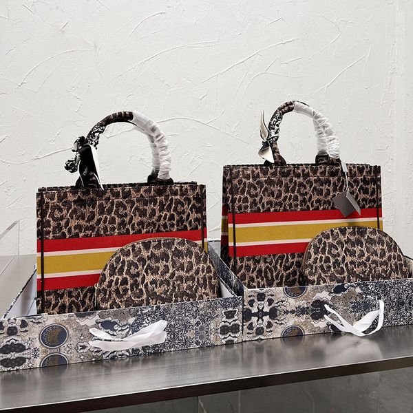 

luxury fashion 2-in-1 tote bag boutique gift box plus small gift silk scarf high-quality large-capacity embroidered shopping handbag xb50006