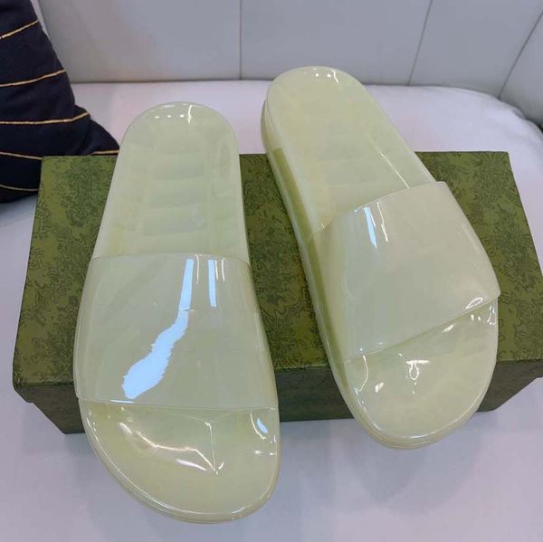 

ladies slippers designer tide brand sandals 2022 summer new men and women couples flat beach shoes candy color slippers 35/45 ppppp, Black