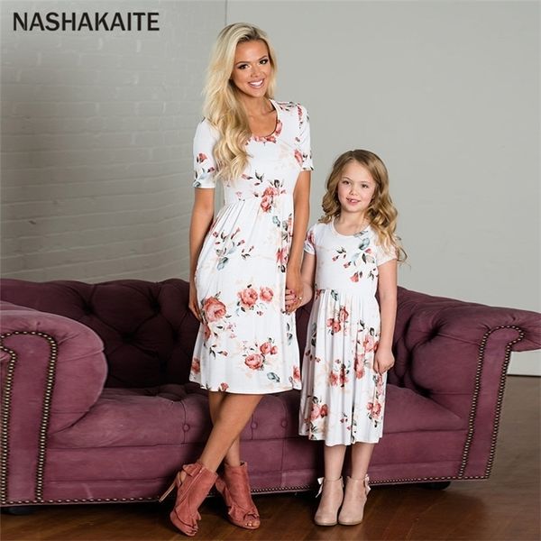 NASHAKAITE Mutter Tochter Kleider Sommer Kurzarm Blumendruck Knietasche Kleid für Mutter Tochter Mama und ich Kleidung 220531