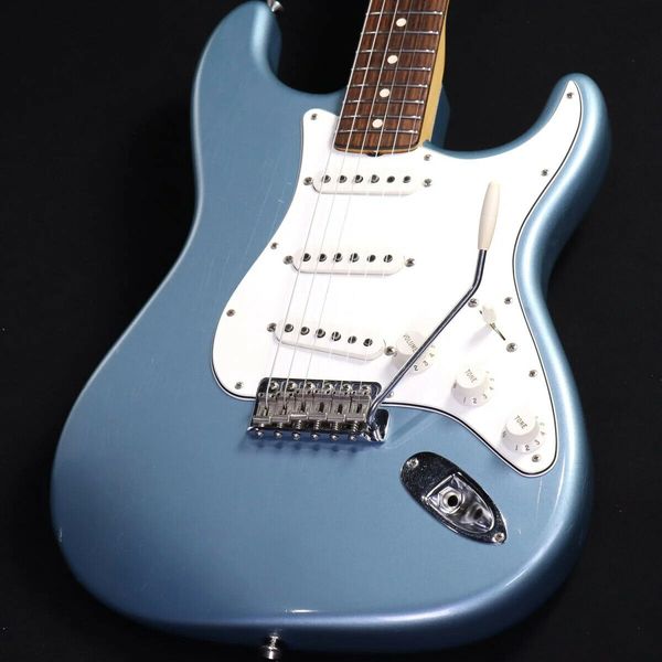 

custom shop / 1963 st closet classic ice blue metallic electric guitar