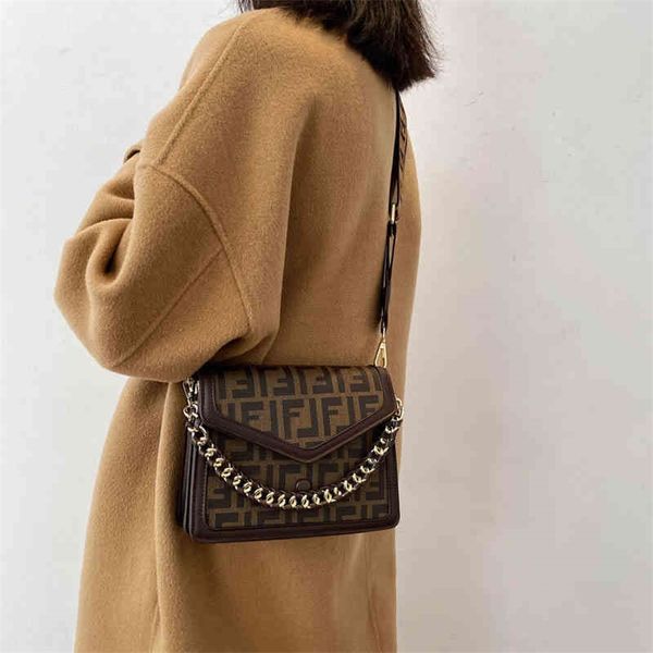

female autumn new single messenger hand-held fashionable and versatile personalized trend red clearance outlet sale