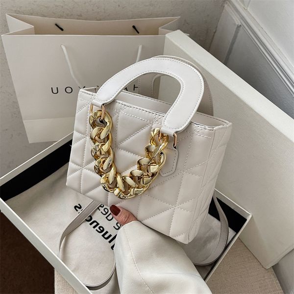 

designer bags high sense female 2022 new fashion lingge chain portable small square net rw shoulder belt princess