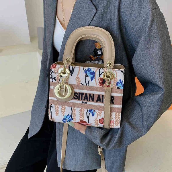 

2022 new designer handbags luxury temperament printed texture letter one
