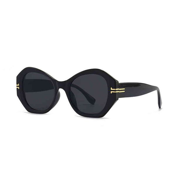 

962 angled cat's eye modern sunglass with jumping legs, White;black