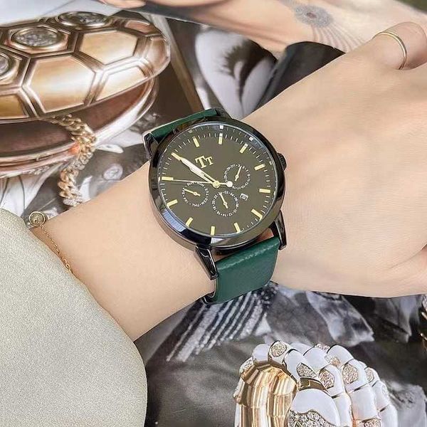Nuovo quadrante grande coreano modello litchi calendario cintura orologio a tre occhi a sei pin orologio da donna con temperamento alla moda