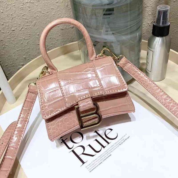 

2022 new designer handbags foreign style versatile mini net red printing messenger shoulder{category}