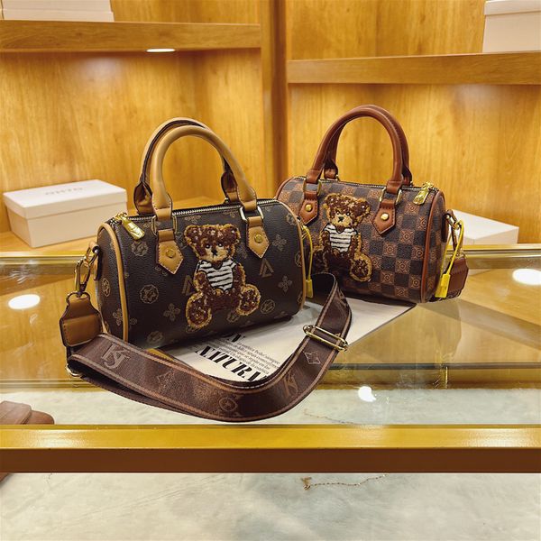 

wholesale factory ladies leather messenger bags joker atmosphere retro old color pillow bag sweet cute cartoon embroidered handbag street tr