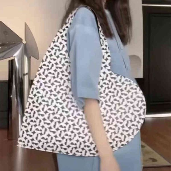 

net red same fashionable and versatile printed love bag one shoulder portable bag large capacity new women's bag 220614