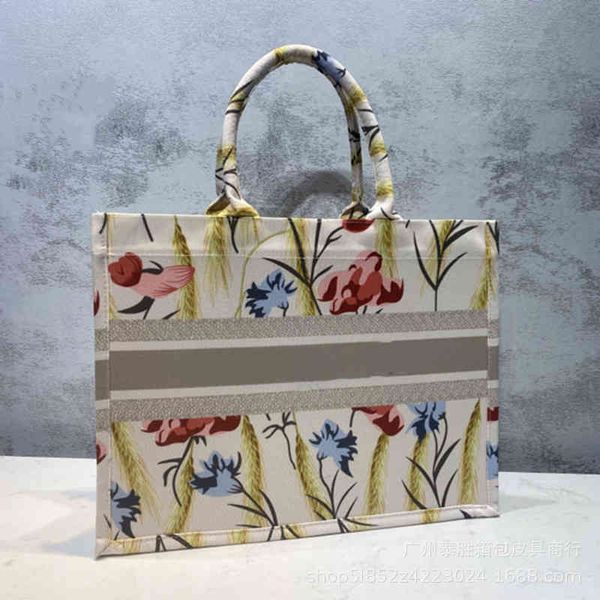 

2022 new designer handbags trendy capacity canvas portable one printed tote shopping
