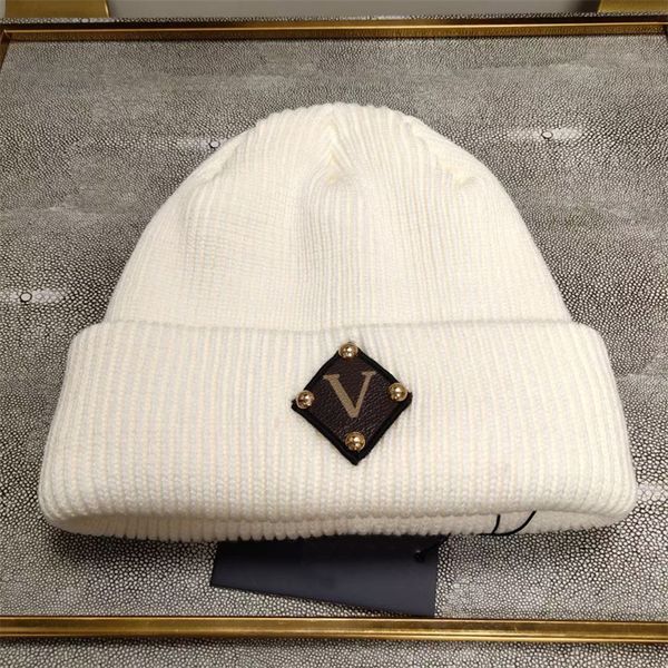 

Designer Skull Hat Wool Knitted Hat Couple Beanie Hats Two Color For Men Women Cashmere Autumn And Winter Travel Wear Fashion Ball Caps, White
