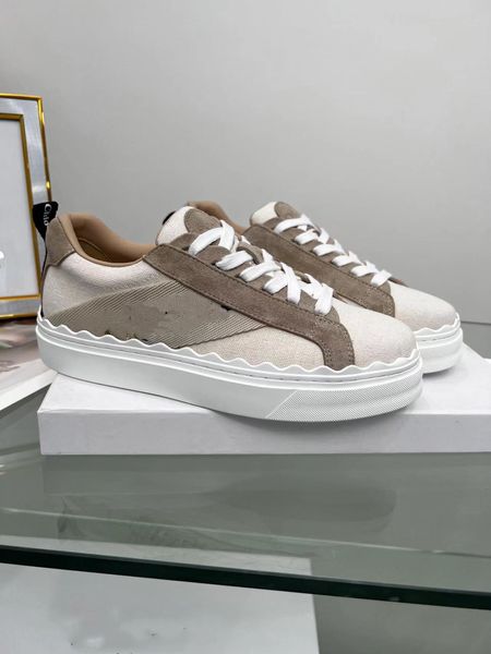 Luxo 22s Sandálias pretas brancas Sapatos de tênis calfski de alta qualidade Comfort Comfort Outdoor Treinadores femininos Tamanho casual 35-41
