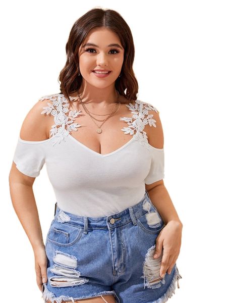 

plus appliques cold shoulder tee x6xf#, Black