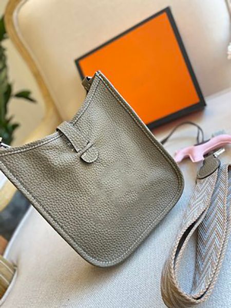 

pure leather folding gift box packaging customized messenger bag with unique style and its own characteristics the design is novel recogniza