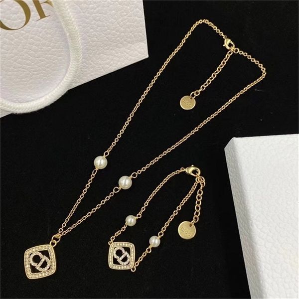 

2022 36% off designer jewelry dejia square diamond inlaid necklace is old, simple, fashionable and versatile pearl bracelet, Black