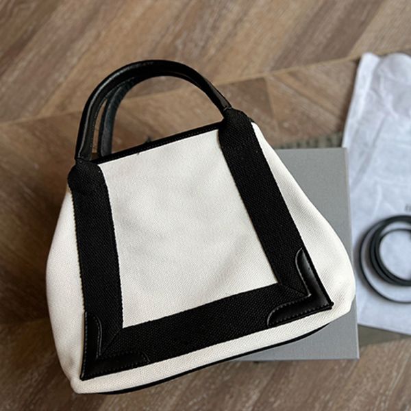 Luxurys Designers Borsa tote in tela rigida Classic 2022 New Retro light use Splicing Shopping Bags letter hawksbill portatile Mommy bag large Gnocchi Borsa b