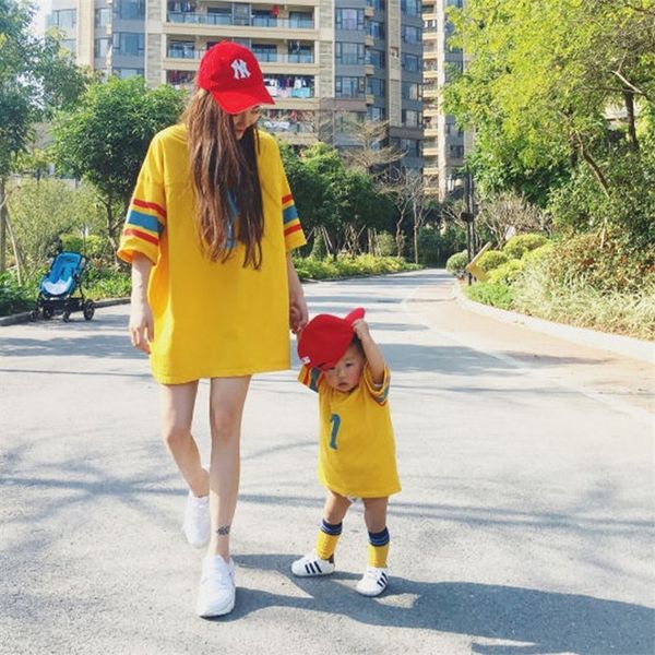 

summer matching family outfits fashion letter print casual tshirt mother father kids shirts baby romper look 220614, Blue