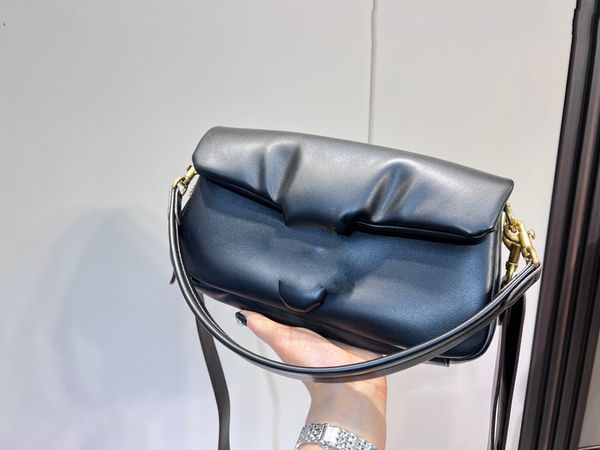 

2022 new c oes aches cloud bag pillow mini crescent croissant baguette bags designer envelope wallets