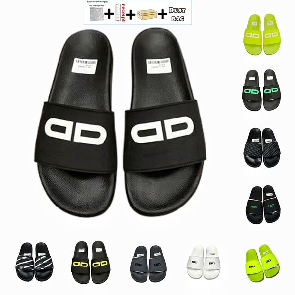 

2022 summer women mens classic slippers luxury fashion night lights gear bottom non slip beach shoes sandals loafers, Black