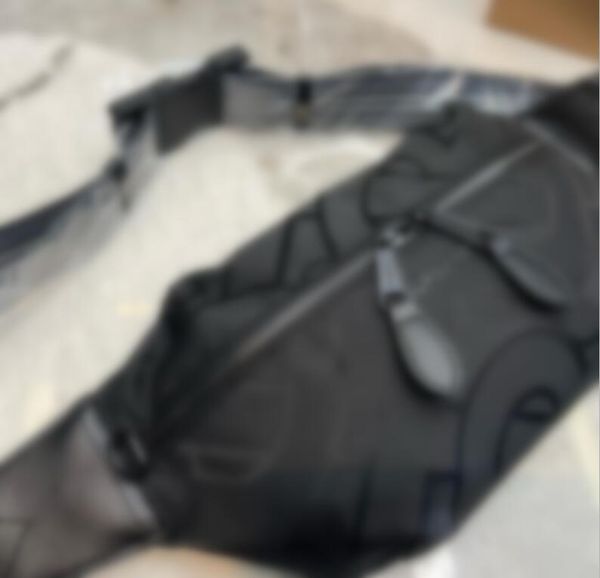 

2023 new men's canvas camera shoulder bags sophisticated shapes this charming handbag angular and elegant messenger bag fashion