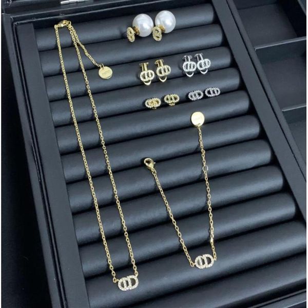 

2020luxury jewelry letter earrings female internet celebrity mini ear clip high version necklace bracelet197r, Black