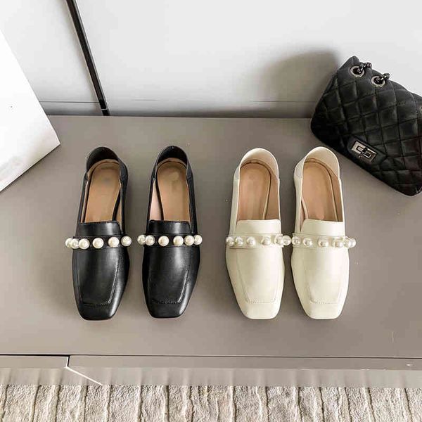 

dress shoes summer pearl black leffer shoes, women wear flat bottomed thick heel casual shoes on e foot and two the other