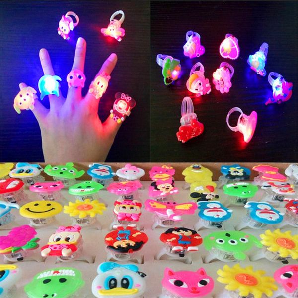 Led Rave Toy LED Cartoon Anello luminoso brillare nel buio Luce dito incandescente Festa di compleanno per adulti Ragazzo Giocattoli per bambini Regali per bambini