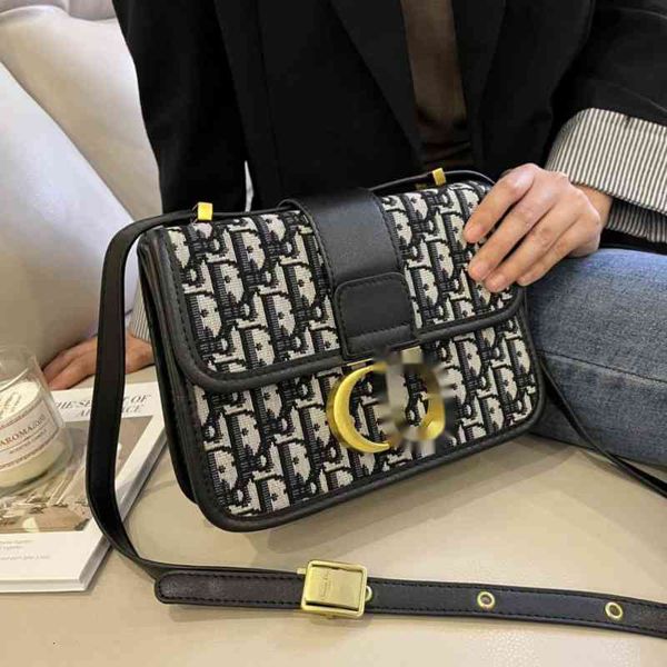 

factory direct sale 2022 new spring temperament single shoulder women's fashion foreign style letter texture personalized messenger sma