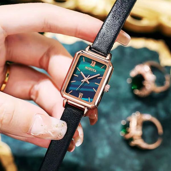 Luxus-Damenuhren Designer-Freizeitmode einfaches Temperament literarische quadratische Platte Quarzuhr kleine grüne Uhr hell edel fgdfg