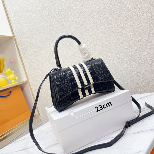 

fashion shoulder bag trendy women's bag half moon metal logo design purse