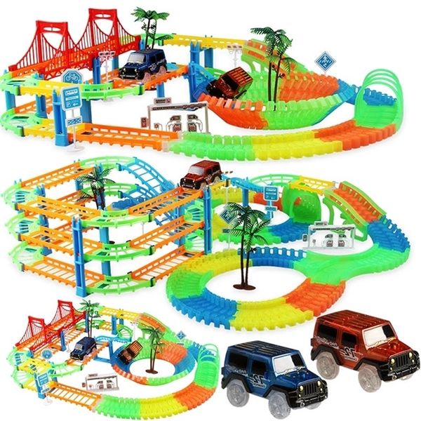 Pista da corsa ferroviaria Set da gioco educativo fai da te piega flessibile corsa elettronica flash LED luce auto giocattoli per bambini 220608