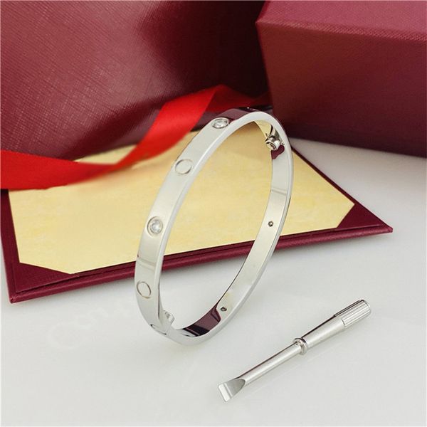 Braccialetti di moda classici per braccialetto da donna in acciaio inossidabile da uomo 3 colori designer di gioielli con fascino di lusso amicizia fresca braccialetto con nome personalizzato coppie braccialetti regali